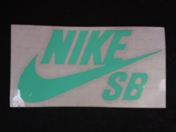 max201908さん謹製 NIKE SBミント ステッカー 大 小 貼り付け（トヨタ