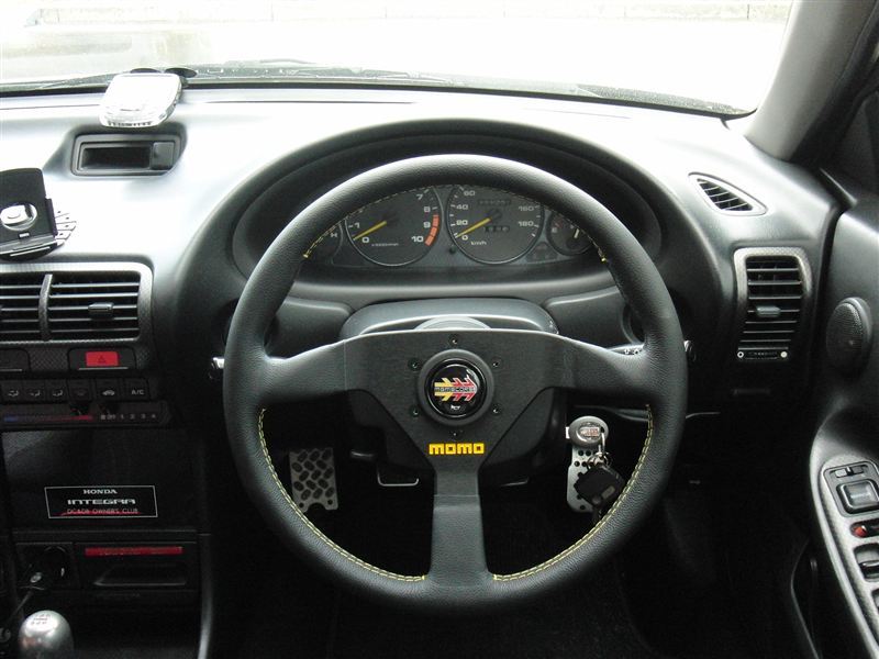 momo VELOCE RACING ヴェローチェ レーシング φ32 BK momo VELOCE