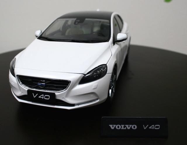 ボルボ(純正) 1/18 V40 ミニカー(ダイキャストカー) のパーツレビュー