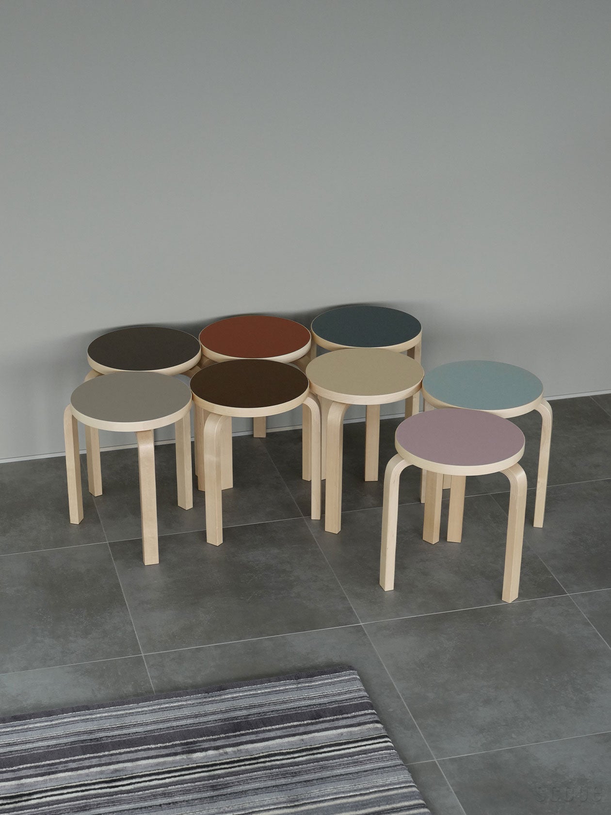 2013年から別注を続ける18色展開｜Artek / Stool 60 スコープ別注