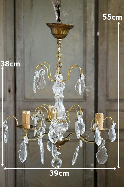 花のような印象の3灯シャンデリア（高さ38cm） フランスアンティーク