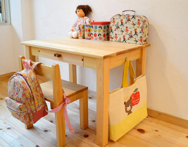 小学校に上がる前に机に座る習慣を【小さい頃の机椅子付き