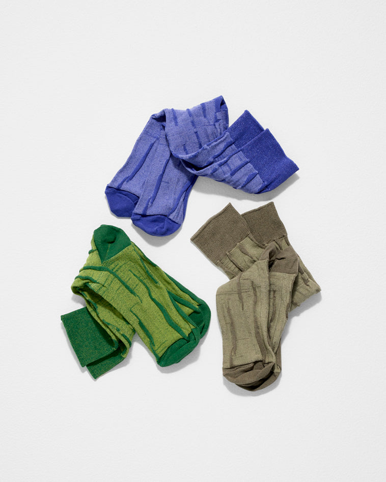 アイテムのご紹介「GIFT」「GIFT SOCKS」 – isseymiyake.com