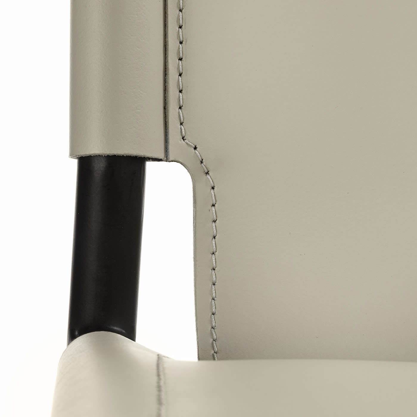 Elena Stool by Studio Nove.3 Enrico Pellizzoni | Artemest