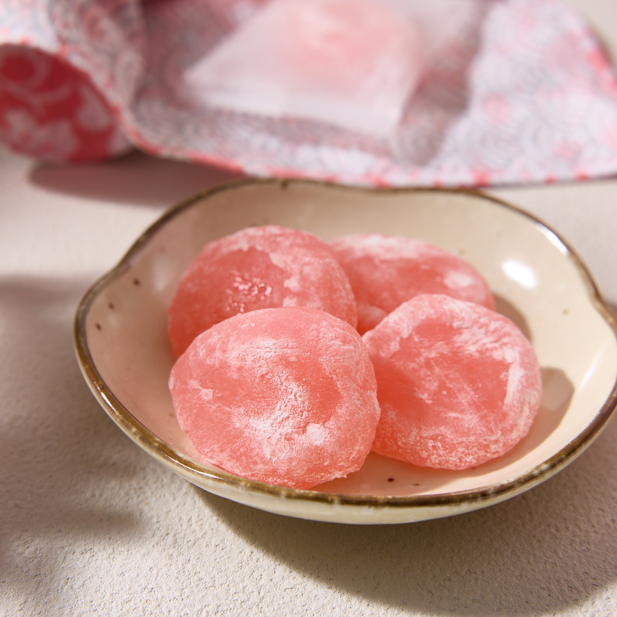 Strawberry Mochi (16 pieces) | Sakuraco Shop