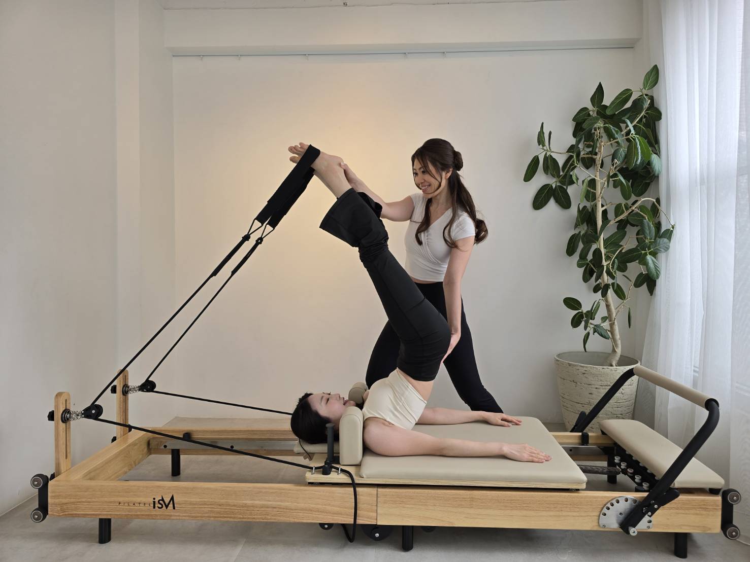 Pilates isM(イズム）銀座店｜完全パーソナルピラティススタジオ