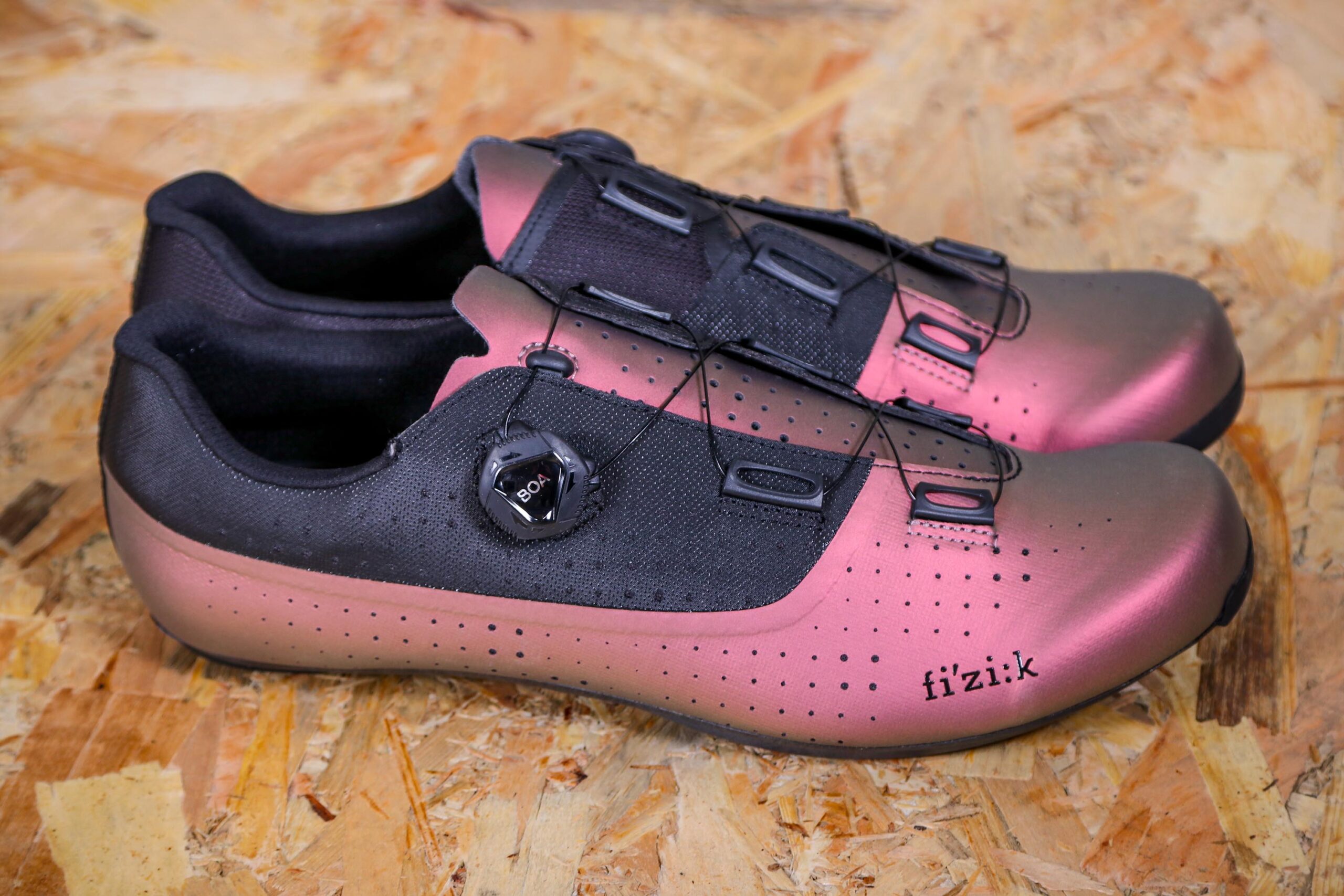 Fizik R4 Tempo Overcurve Wide shoes - Cycling News | Bike Reviews