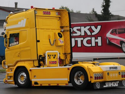 WSI Scania streamline 4x2 Topline with 3-axle reefer trailer