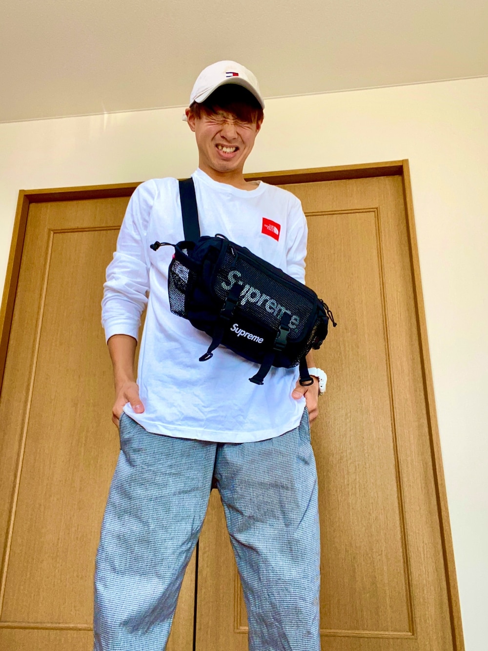 くに｜Supreme のボディバッグ/ウエストポーチを使ったコーディネート
