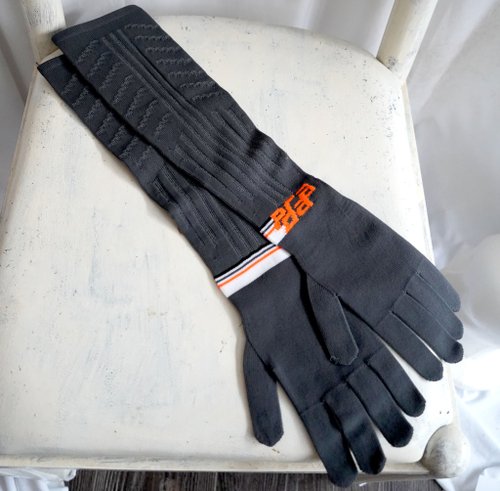 5%OFF】香港 PRADA グレー ニット ロゴ柄 ナイロン ロンググローブ