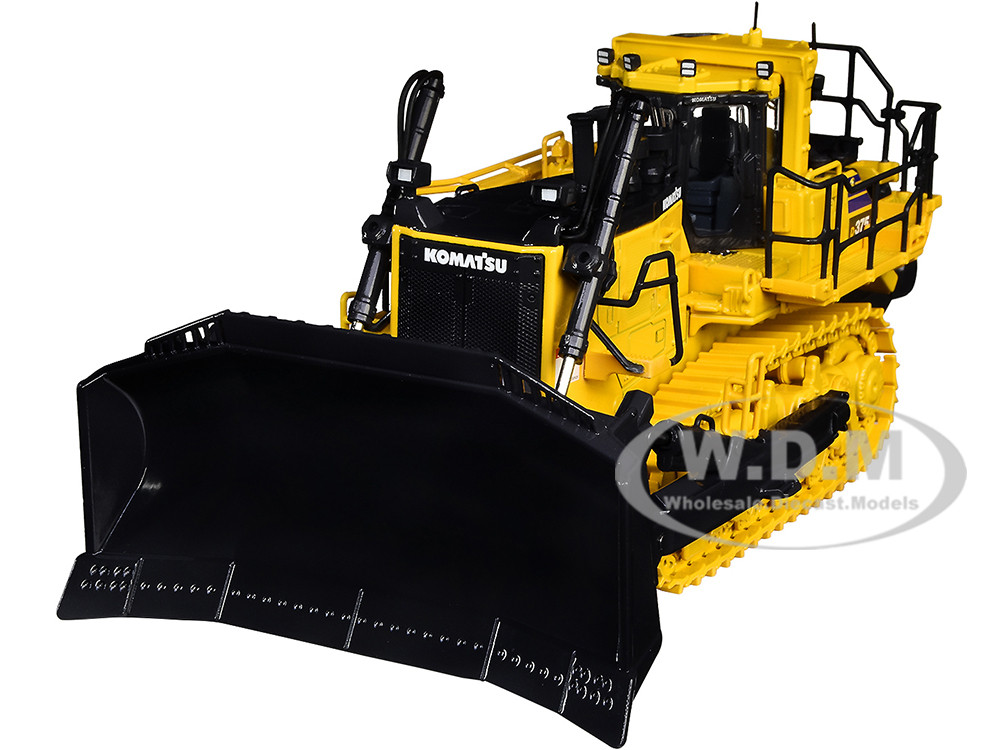 Komatsu D375A-8 Crawler Dozer Ripper 1/50 Diecast Model First Gear