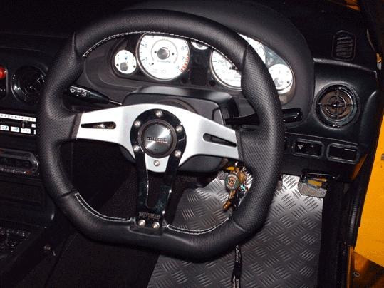MOMO Trek R Steering Wheel | MrSteeringWheel