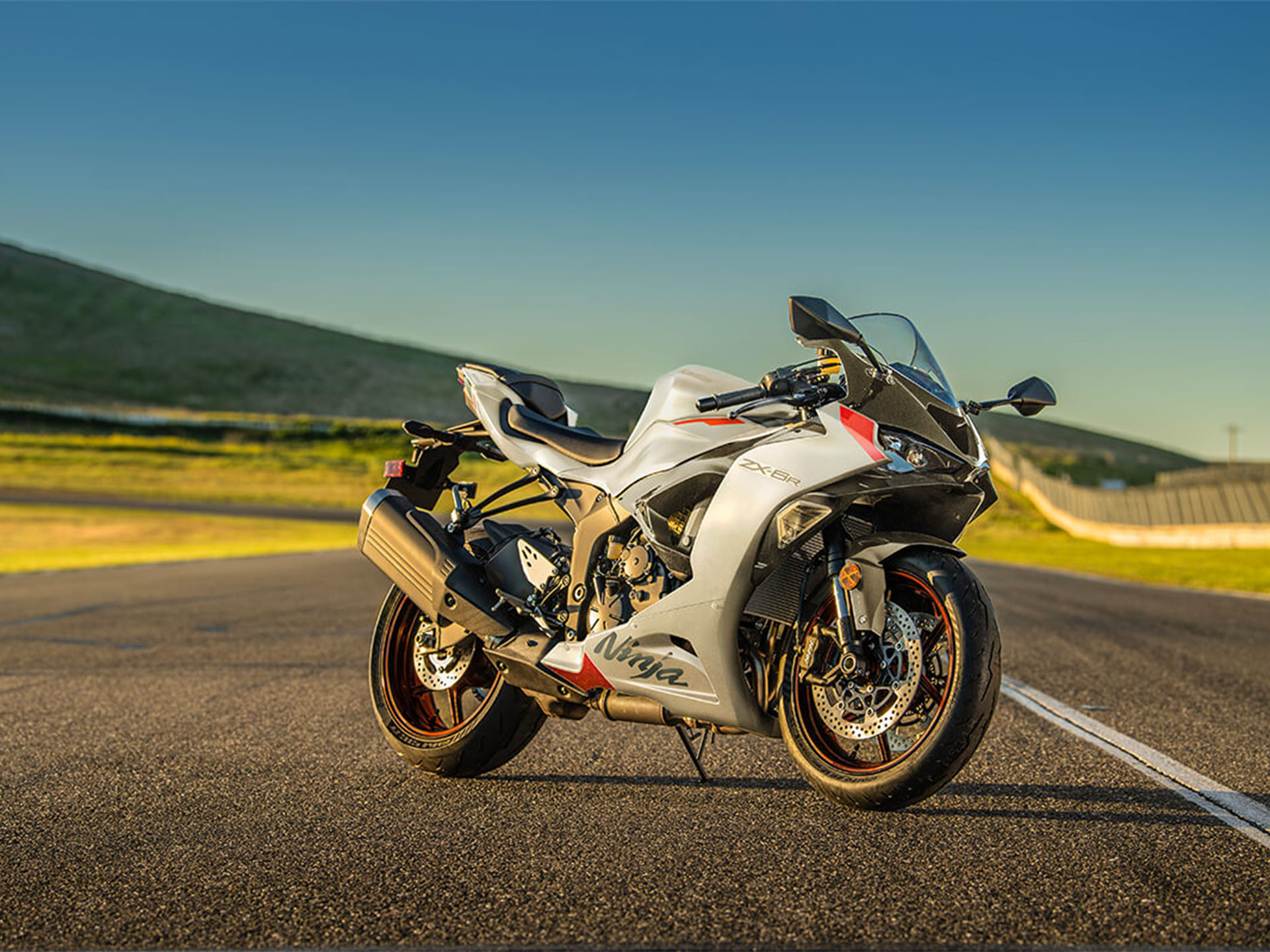 New 2025 Kawasaki Ninja ZX-6R ABS, Medford OR | Specs, Price