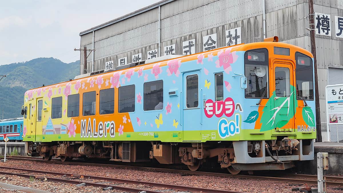 ハイモ330-702の車体ラッピングが復元される｜鉄道ニュース｜2019年6月