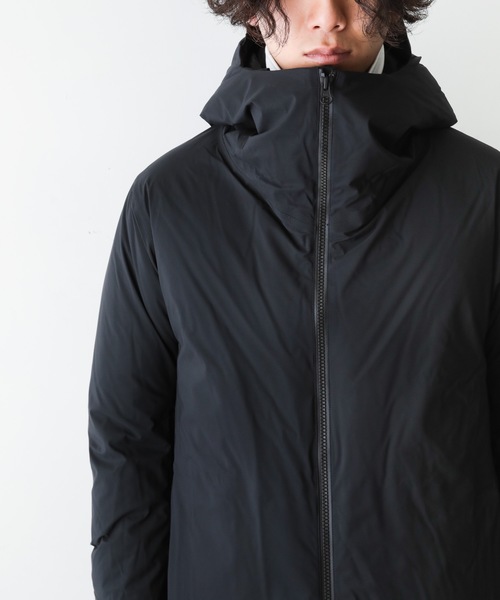 ATTACHMENT（アタッチメント）の「透湿防水3レイヤーフーデットダウン