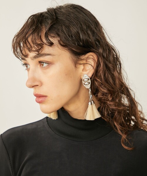 TOGA PULLA/トーガプルラ】メタルチェ－ンフリンジイアリング（ピアス