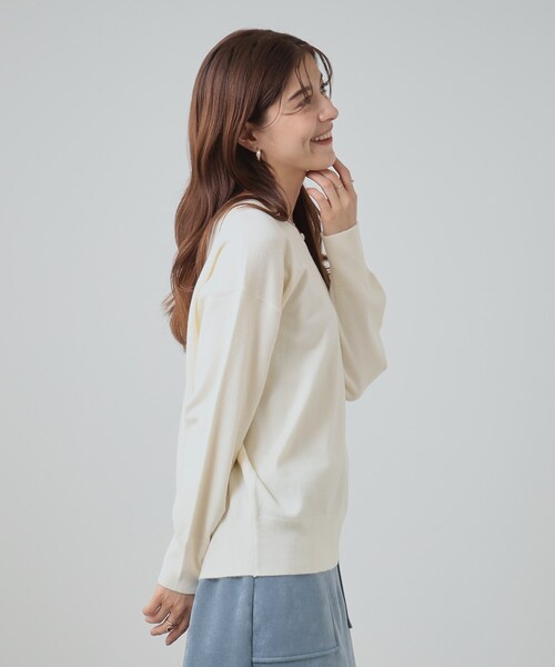 即発送！お値下げ歓迎♡ A.P.C. ホワイト Vネック セーター 即発送！お