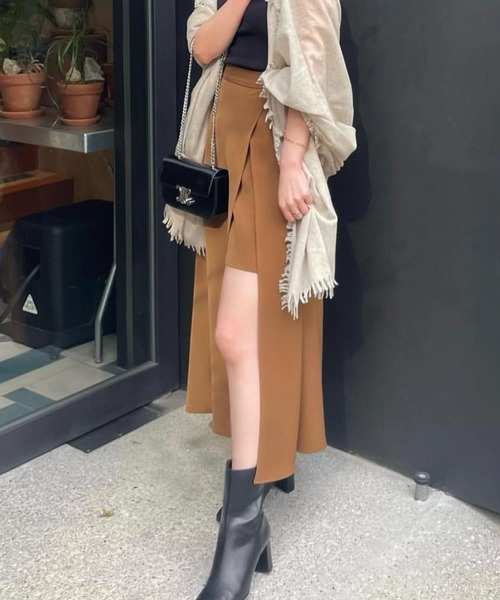 anuans（アニュアンス）の「アシンメトリーレイヤードスカート