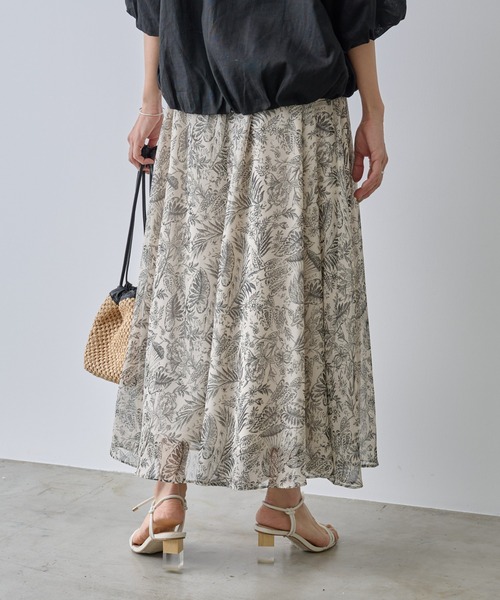 BEARDSLEY（ビアズリー）の「フラワープリント サラサ柄パンツ（その他