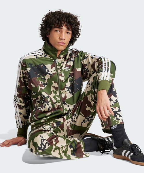 adidas（アディダス）の「カモ フットボール トラックトップ