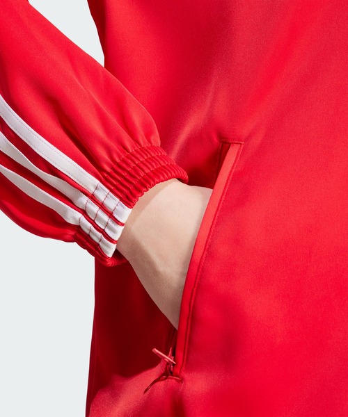 adidas（アディダス）の「ルーズ サテン トラックトップ / アディダス