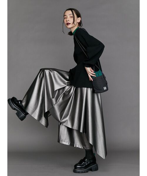 UN3D.（アンスリード）の「FAKE LEATHER ASYMME LAYERED PT / フェイク