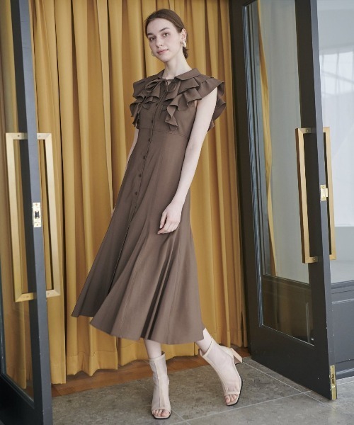AND COUTURE（アンドクチュール）の「フリル衿フレアワンピース