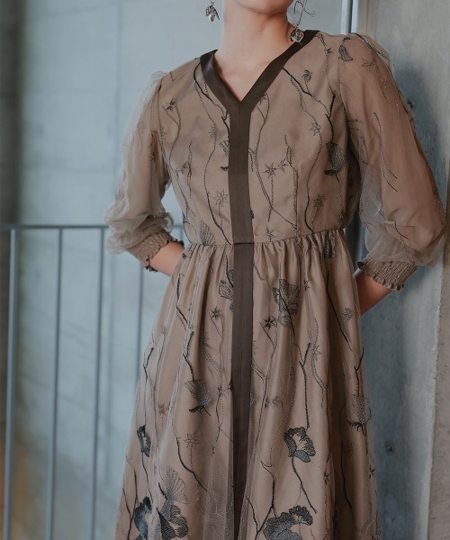 セール】〔Callarus〕Vネック刺繍レースワンピースドレス（ドレス