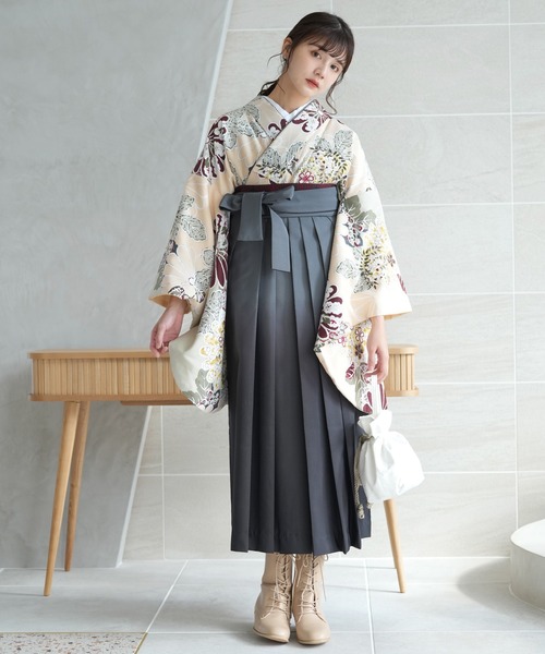 utatane（ウタタネ）の「袴セット utatane ベージュの染分けレトロ菊