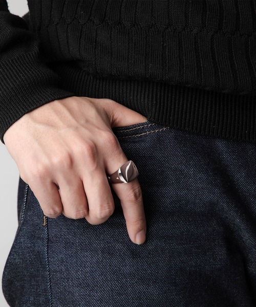 TOM WOOD（トムウッド）の「TOM WOOD cushion polished ring