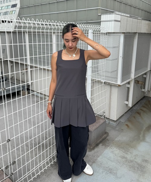 Ameri（アメリ）の「SQUARE NECK LADY LIKE PLEATS TOP（その他
