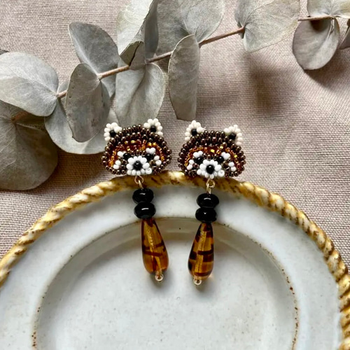 受注生産》ビーズ刺繍・動物シリーズ耳飾り・レッサーパンダピアス