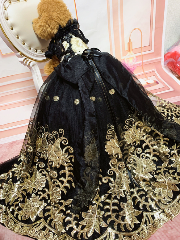 ゴールドの刺繍が煌びやなロング丈ドレス ペット服・アクセサリー
