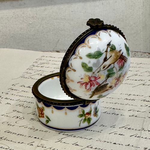 陶器の鳥とお花のピルケース フランスビンテージ Porcelain art その他