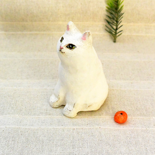 ネコの鏡餅（C）オーブン陶芸 白猫 ネコ餅 みかん付 置き物 お正月の