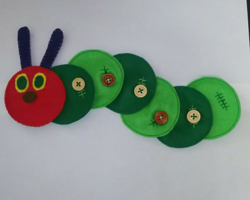 はらぺこあおむし ボタン通し ハンドメイド おもちゃ・人形 ゆみこう