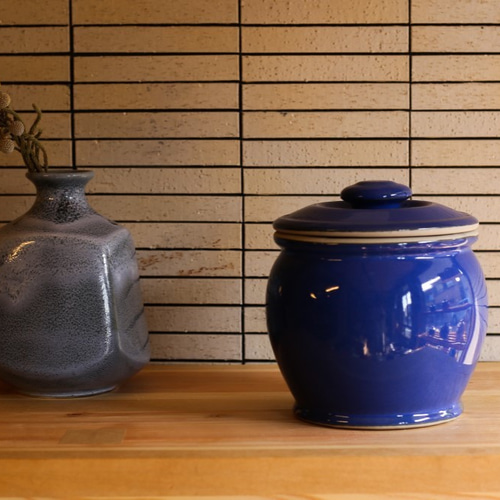 加藤さんのつくる甕（かめ）8合・青 （味噌入れ・ぬか漬け） 保存容器