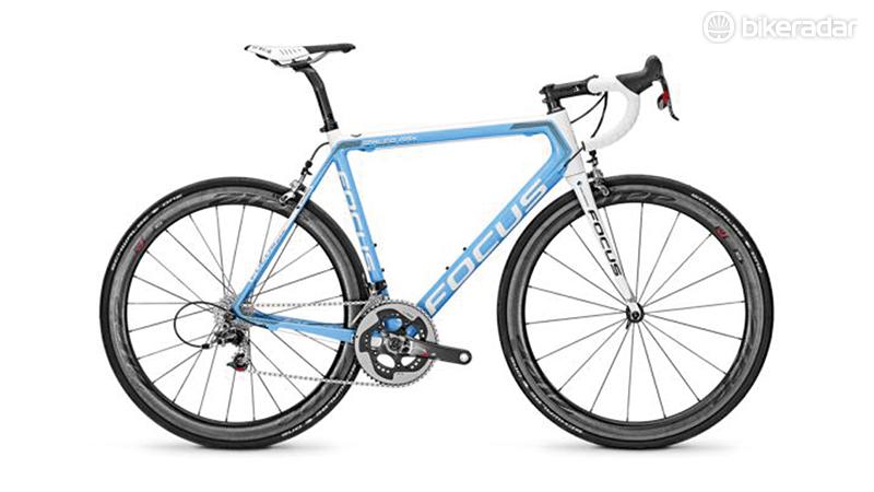 focus-izalco-max-ag2r-01-