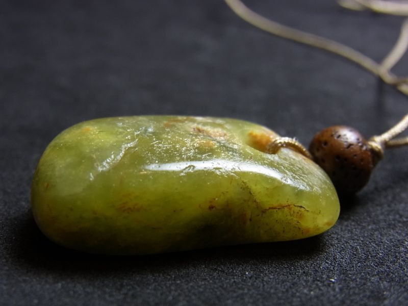 新疆ウイグル 和田玉（翡翠・jade）の垂玉（大珠）・ホータン玉