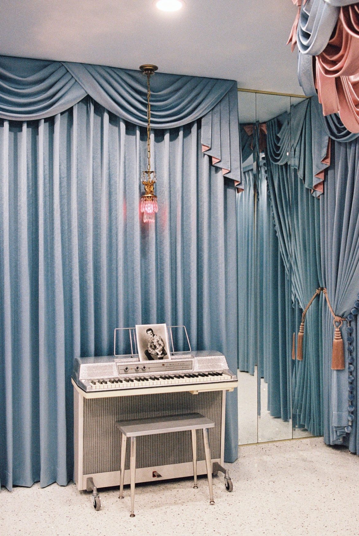 Sparkle City: The Liberace-Inspired Custom Wurlitzer 214A – The