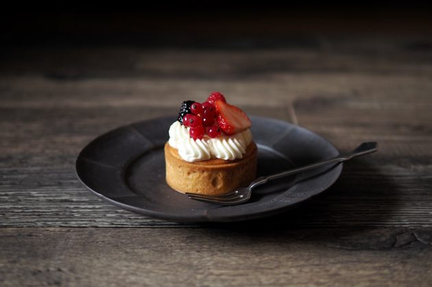 久野靖史 輪花皿（黒・19.5cm）