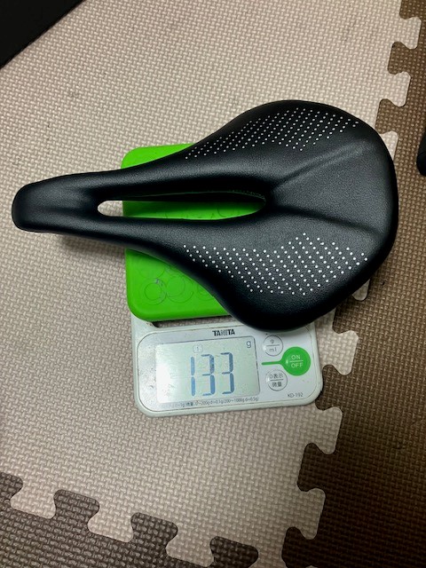 中華カーボンサドルを多数買いました｜ちくわ輪業の業務日誌