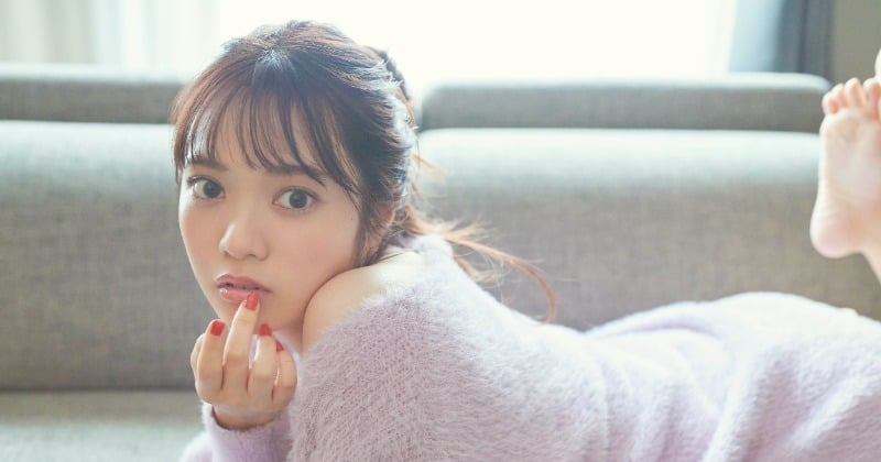 日向坂46宮田愛萌「大人っぽい写真に」 チラリ肩見せで“あざとポーズ