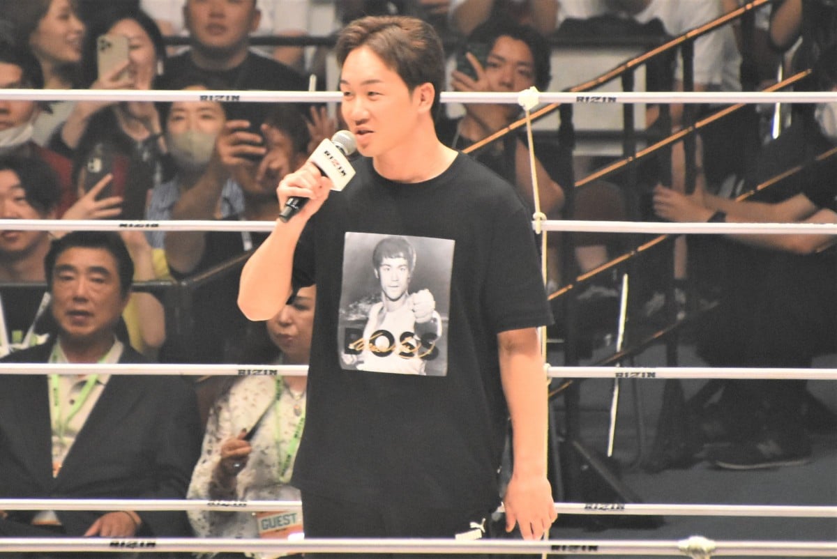 RIZIN】朝倉未来「1ヶ月後ブチかますので、応援お願いします」サインT