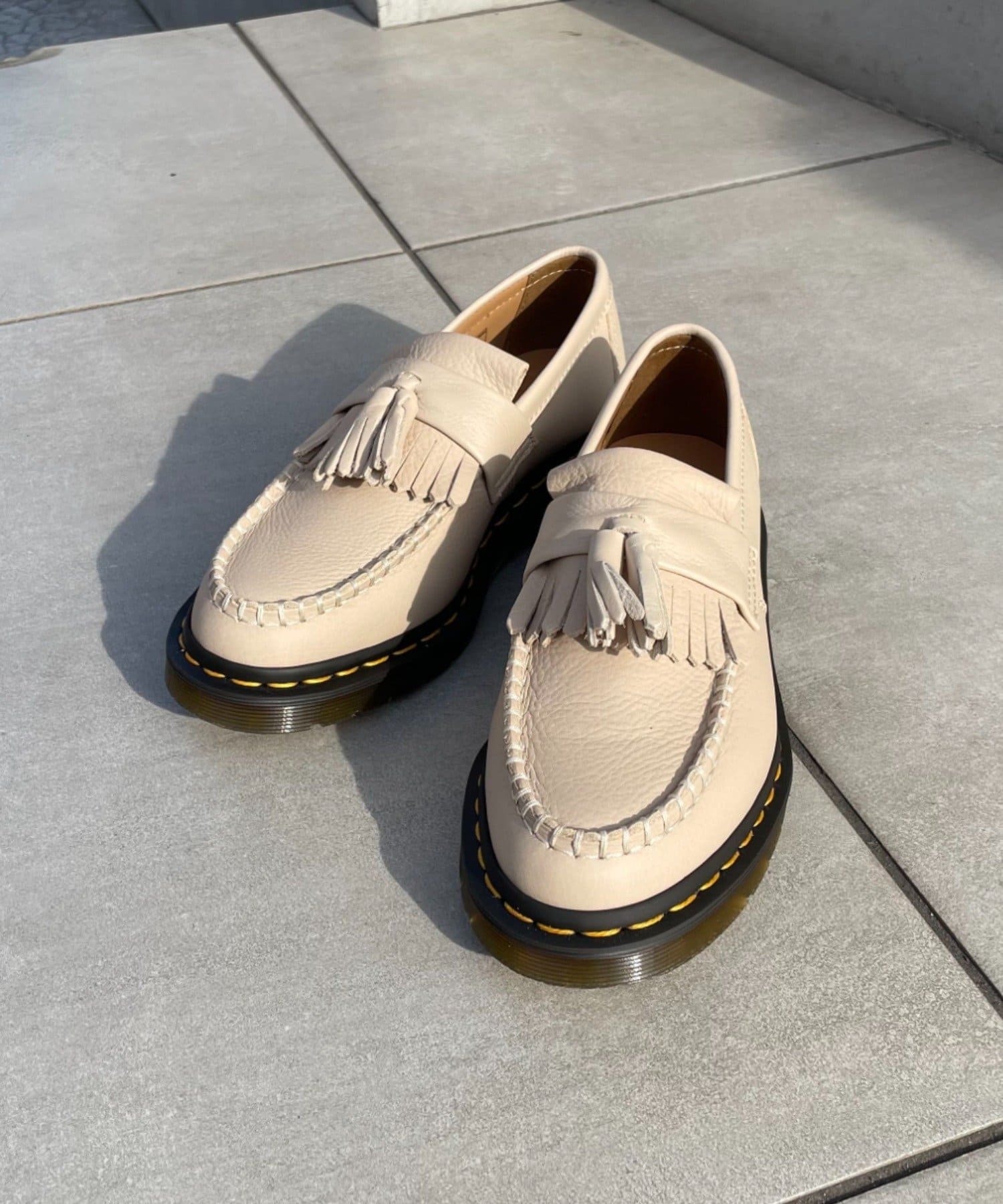 Dr. Martens Adrian ベージュ タッセルローファー【US7】 【公式通販】