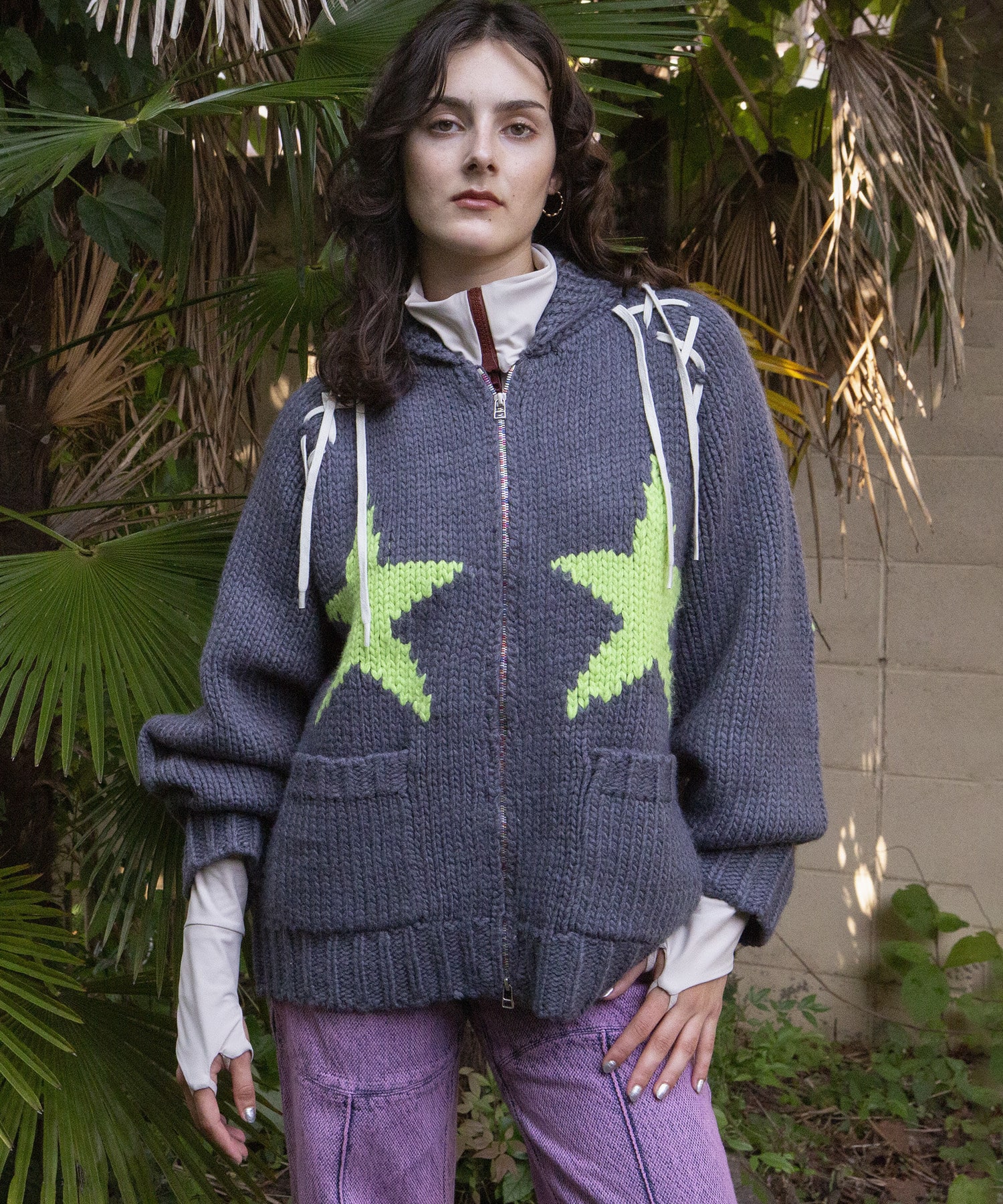 kotohayokozawa】LACE-UP LOWGAGE COWICHAN SWEATER｜CONVERSE TOKYO