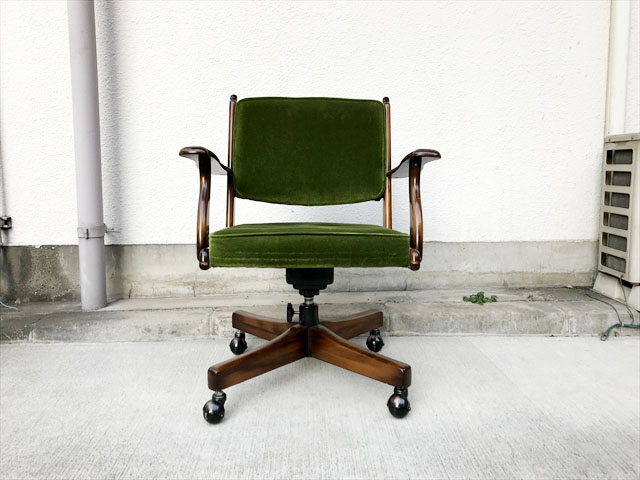 カリモクのコロニアルデスクチェアを東京都大田区にて買取