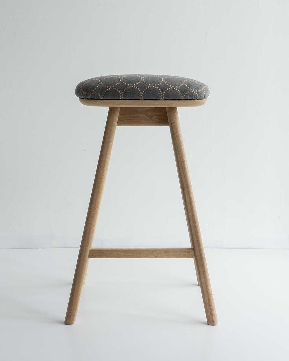 送料込】キッチンスツールNA(H630)＋張地ミナペルホネン グレー