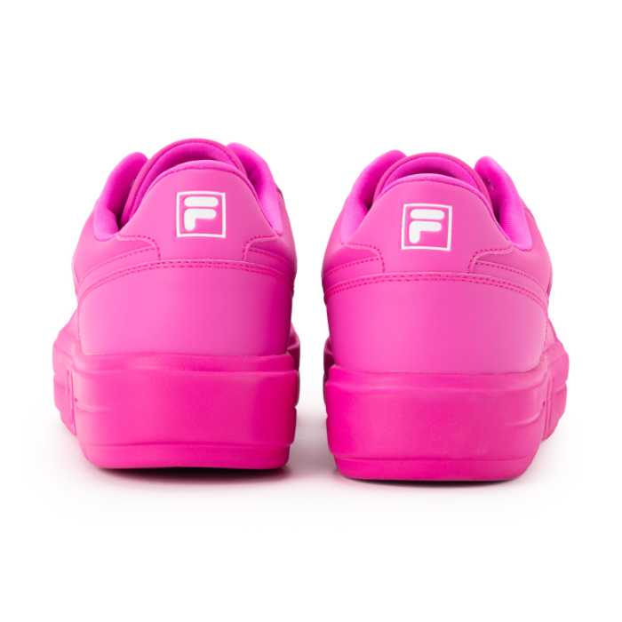 IMP.×FILA♡限定スニーカー予約販売スタート！鮮やかピンクが可愛い