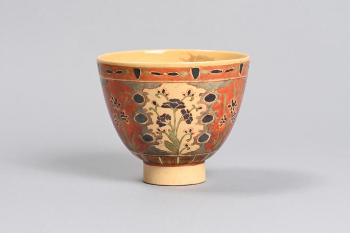 中国のCanton Enamel（広東エナメル）七宝焼の皿と、コップ